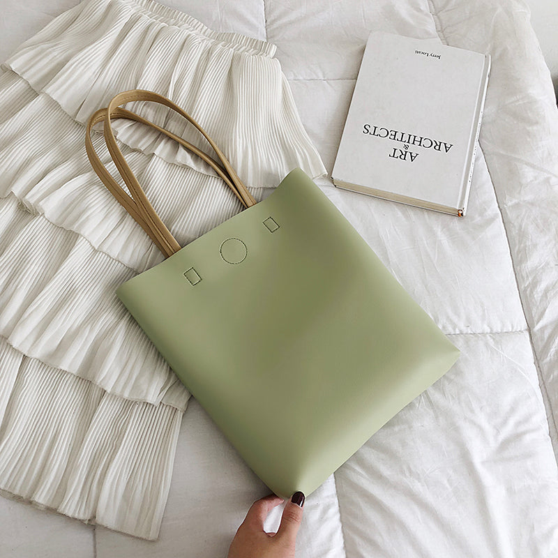 Large-Capacity Tote Bag
