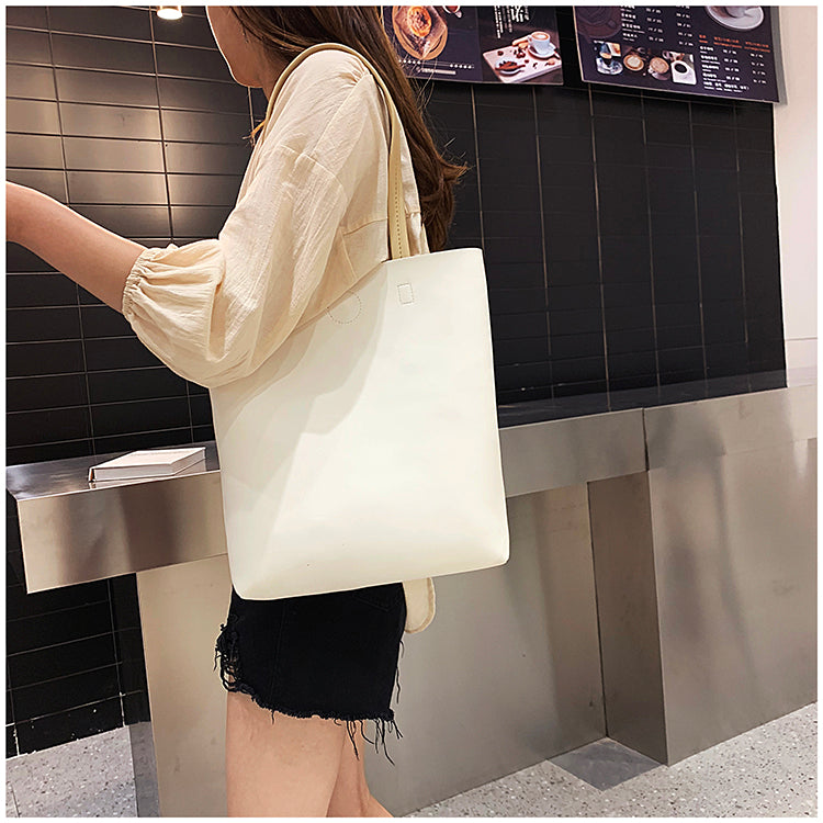 Large-Capacity Tote Bag