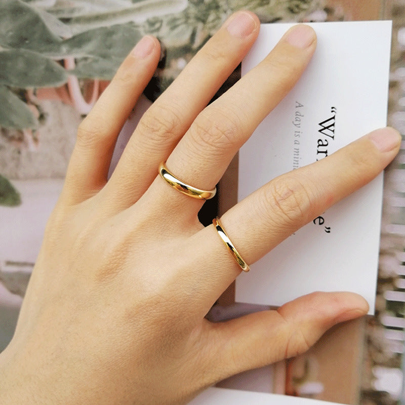 Simple Golden Glossy Rings