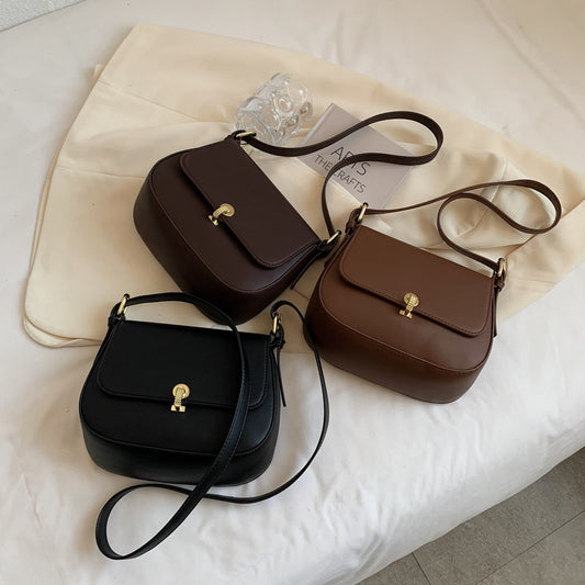Small Saddle Retro Purse