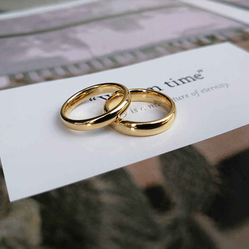 Simple Golden Glossy Rings